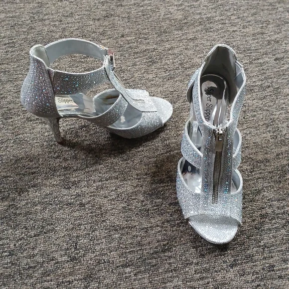 Heels - Picture 2 of 3